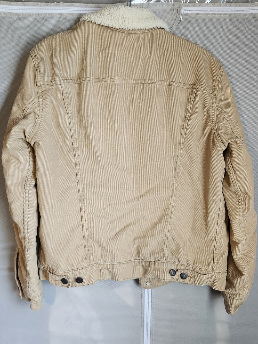 Levi's Men's Sherpa-Lined Trucker Jacket in Tan - Picture 7 of 8